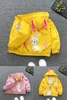 Höst Vattentät kappa för flicka Baby Trench Coat Kids Baby Girls Jacket Spädbarn Barn Mode Kläder Hooded Ytterkläder 1-6 Y 211023