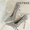 Spring Women Shoes High Heels Glittering Sparkling Shining Pekad Toe Slip på Solid Beige Lila Bröllop Sexiga Pumpar 210520