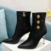 2021 Moda Botas de cano alto salto agulha para mulheres designer de luxo femininas sexy bico fino de couro preto bota de inverno