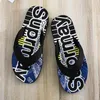 Tofflor 2021 Koreanska Sports Flip Flops Manversion av trenden Wild Wear Non-Slip Beach Personifierad nypa coola sandaler