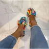 Тапочки красочные плиссированные женщины плоские открытые квадратные пальцы лоскутные сандалии новинка напечатанные скольжения на стяженные женские туфли шлепанки