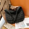 Дизайнер - Женщины Черные стеганые Ретро Сумки с большой емкостью Сумки женские Сумки Простая сумка на плечо Сумки