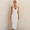 Gratis kvinnors midi klänning sexig v nacke ärmlös dangle bodycon vit elegant klubb fest vestidos 210524
