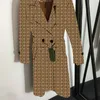 Elegante Trench Coats com Letras Duplas Feminino Corta-vento Cordão Deerskin Velvet Manga Longa Com Etiquetas Para Outono Inverno