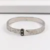 Bracelet à breloques de luxe en acier titane, lettres fleur Europe amérique, bijoux 8280400