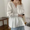 Korejpaa Kobiety Koszula Lato Koreańskie Chicgirls Delikatne mleko Miękkie V-Neck Wrinkled Pearl Button Zdobione Bluzę rękaw puff 210526