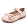 Sapatos infantis de couro Bekamille Sapatos infantis de outono para meninas Princesa Flower Pearl Shoes Moda de fundo suave SSJ009 G1126