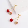 Simulazione carina Orecchini pendenti con ciliegia rossa in cristallo pieno Resina dolce color oro per orecchino da frutta per ragazza da donna