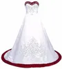白と赤の刺繍ウェディングドレスA-Line2022コートトレインの恋人ストラップレスロングサテンブライダルガウンバックレースアッププラスサイズの花嫁ドレスベスティドス