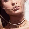 Retro Girl Palace Hollow Love Cross Wisiorek Pearl Chocker Clavicle Łańcuch Naszyjnik Biżuteria Dla Kobiet Koraliki