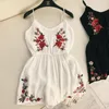 Mulheres Playsuits Vintage Verão Floral Bordado Bohe Estilo Curto Romper Jumpsuits Meninas Sexy V-Neck Bodysuits 210525