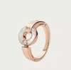 Canal de moda novo disco concha branca anel de diamante carta senhoras charme joias anel de luxo entrega embalagem requintada caixa de presente2321