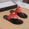 2021 Flip Flops Sandals Designer Skor Luxury Metal Bee Äkta Läder Slipper Lovely Bow Slips Flat Designer Casual Skor Storlek 36-42 W04