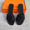 Oran Sandal Tasarımcı Lüks Oran Sandal Kadınlar Zincir Slaytlar Yaz Kauçuk Büyük Kafa Slaytları Moda Plajı Seksi Ayakkabı Düz ​​Terlikleri Kutu 322 ile En İyi Kalite