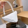 High Luxurys Designer-Dreieckstasche, klassische Qualität, Damen 2021 Handtasche, Damenmode, Mutter-Geldbörse, Handtaschen, Schultertaschen, Temperament-Geldbörse, Kunstwerk, Nylonketten