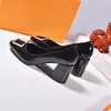 最高品質2021高級デザイナースタイルの特許革ハイヒールの靴女性ユニークな文字サンダルドレスセクシーなドレスシューズA11