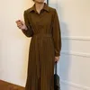 Kimutomo kvinnor klänning höst vinter hepburn stil damer solid retro corduroy smal hög midja pläterad vestido midi elegante 210521