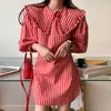 Korea våren söta ruffles docka krage retro klänning kvinnlig lös puff ärm plaid mini vestido vintage a-line 210508