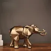 Modern Abstrakt Golden Elephant Statue Resin Prydnad Hem Dekoration Tillbehör Gåvor för Skulptur Animal Craft 210827