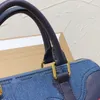 Tasarımcılar Klasik İki Tonlu Kovboy Çanta Tote Çanta Moda Lady Çanta Yastıklar Bayan Kabartmalı Logo Tasarım Mektuplar Baskı Omuz Büyük Crossbody Cüzdan Çanta