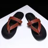 Fahion Mens Svart Tofflor Vit Män Casual Skor Strand Slipper Flats Brown Leather Summer Flip Flops Man Stor Storlek 39-47