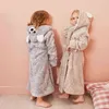 Enfants Peignoir Solide Couleur Dessin Animé Hoodies Filles Vêtements De Nuit Serviettes De Bain Doux Pyjamas 4-13 Ans Vêtements Pour Enfants 211130