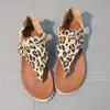 2021 Kvinnor Designer Sandaler Flat Tofflor Klassisk Leopard Style Flip Flops Sommarstrand Animal Färger Tjej Slides Casual Skor Storlek 35-43 W13