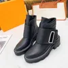 Bottes de créateur pour femmes, chaussures de stabilité extrêmement durables, bottines noires Martin, chaussettes à talons hauts extensibles et baskets plates, chaussures d'hiver oilkgt