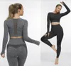 Tracksuits Seamless Fitness Leggings Två Piece Set Womens Yoga Set Gym Kläder Beskuren Skjorta Sport Suit Kvinnor Långärmade T-shirts Byxor Tracksatt Aktiv Slitage Hål