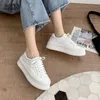 نساء خبز كوري جديد نسخة جديدة من الجلود أحذية غير رسمية سميكة Soled Student Board Sneakers Luxe Marque A92 2630