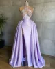 Lavendel prom 2022 klänningar hals ärmlös spets applikation pärlor hög delad sjöjungfru golvlängd satin kväll formell slitage festklänningar vestidos skräddarsydd