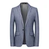 Plyesxale светло -голубые вертикальные полосатые полосатые пиджаки для мужчин 2021 Большой размер мужские блейзеры.