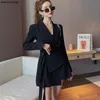 AWE-вдохновляющие женский костюм Blazer Beatwork Asymmetryry старинные с длинным рукавом пиджаки куртки черный белый повязка мода ретро пальто женского костюма