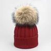 Ny Whole Winter Fashion Warm Julkvinnor Stickade hattar med stor tvättbjörn päls pom boll