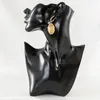 Dangle Kronleuchter hohl Out Oliver -Form goldener Farbe exquisites Stil Kupferfrauen Ohrringe 2022 Design Datum Besucherzahlen