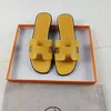 2021 clássico lusso verão praia desenhos animados cabeça grande progettista couro liso mulher sapatos el banho grande mkj00002