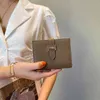 財布オンライン柔らかい牛革の最初の層ショートウォレット女性の革は小さく、超薄くてシンプルです。新しい折りたたみ財布には贈り物が付いています