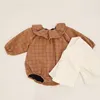 0-2 år Baby Boy Girl Lotus Leaf Collar Grid Romper Vår Långärmad Mode Spädbarn Bomull Kläder Rompers 210429