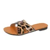 2022 Novos Chinelos de Verão Mulheres Leopard Imprimir Designer Casual Sandálias Grande Tamanho 42 Sapatos de Praia Zapatos Mujer Y220214