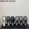 Kapcie Marka Designer Kobiety Kapcie Moda Zebra Gingham Mules Płaskie Obcasy Square Toe Shallow Shoes Outdoor Slide Female Casual Sandal 220307