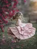 Schöne rosa Blumenmädchenkleider Spaghetti Satin Spitze Stufenröcke bodenlangen Land Kleinkinder Kinder Partykleid Prinzessin für Hochzeit