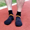 Chaussettes pour hommes Hommes Cyclisme Coton Chaussette Respirant Extérieur Basketball Protéger Les Pieds Mèche Vélo Course À Pied Sport Noir