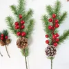 Dekorativa Blommor Kransar Röd Blandat Berry Xmas Tree Cone Juldekoration Konstgjord tallgren