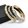 Fysara Fashion Lover Smycken Spike Pyramid Armband Bangle för Kvinnor Manchette Rostfritt Stål Guldfärg CZ Crystal Bangles Q0717