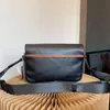 Mężczyźni i kobiety Designant Messenger Torby Czarne teczki Luksusowe Crossbody Torba Na Ramię z drukowanymi literami Hass Hasps Klapy C21073001