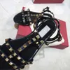 Sandals Designer de luxe Rivets Big Bowknot Beach Femininas Sandale Flat Jelly 35-40