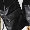 女性のための黒いパッチワークPUレザーのセーターoネック長袖レースアップちょう結びカジュアルセーター女性ファッション210524