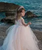 Abiti da ragazza Lunghezza tè Beach Flower Girls 2022 Spettacolo di pizzo per compleanno Maniche corte Abiti da cerimonia per matrimoni