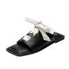 Slippers 2021 Fashion Style Flip-Flops للسيدات مع إصبع القدم المربع من الحرير القوس امرأة مسطحة
