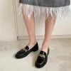 Мощные туфли женщины натуральная кожа Med каблуки металлические украшения блок каблуки платье насосы круглый носок женская обувь черный 40 210517